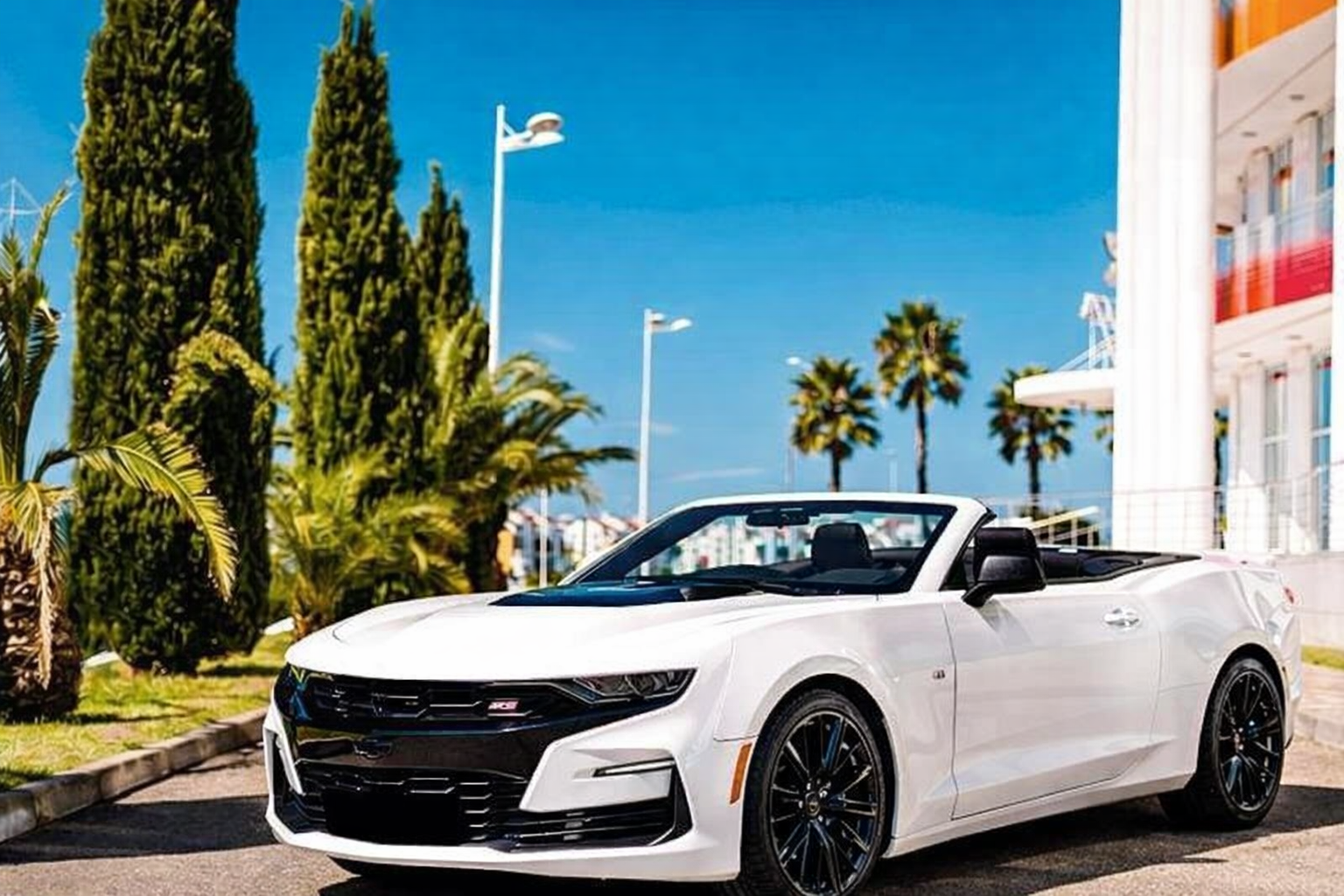 Прокат кабриолета в Геленджике — Chevrolet Camaro 2020 (белый), фото 1