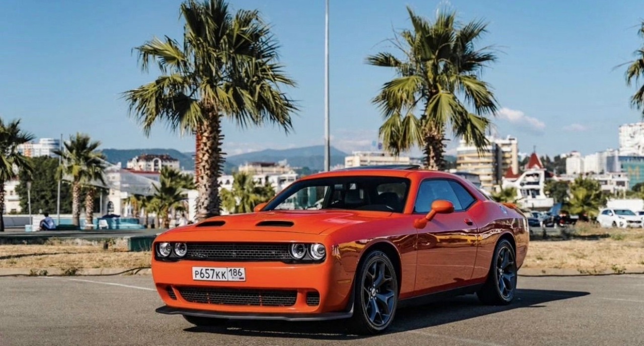 Прокат кабриолета в Геленджике — Dodge Challenger 2020, фото 1